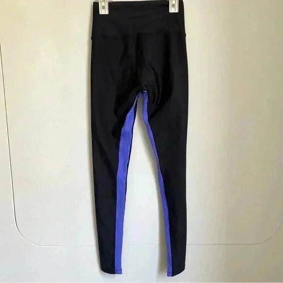 NEW Peloton Contrast Rib Colorblock Legging Black / Blue size S - Picture 3 of 5